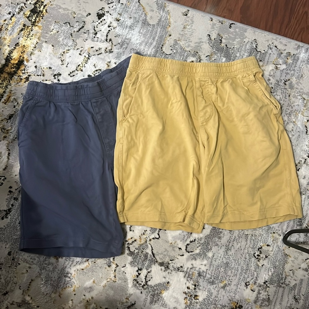 Uniqlo Men’s LOTS of 2 shorts Size XL EUC